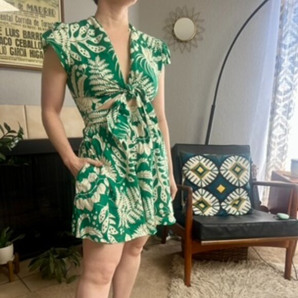 Botanist Trashy Diva Set: Tie Top and Shorts - Picture 1 of 4